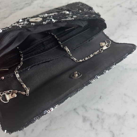 New black & silver sparkling-paillette clutch bag - Picture 3 of 5